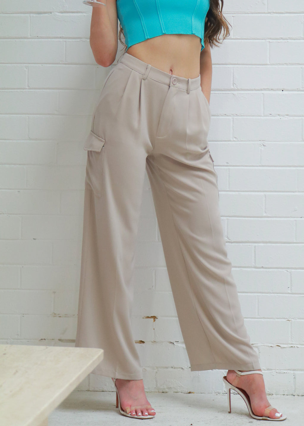 High waisted pant with utility pocket detail - Sand