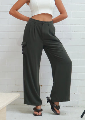 Tailored Cargo Trousers Relaxed Fit.- Fern Green