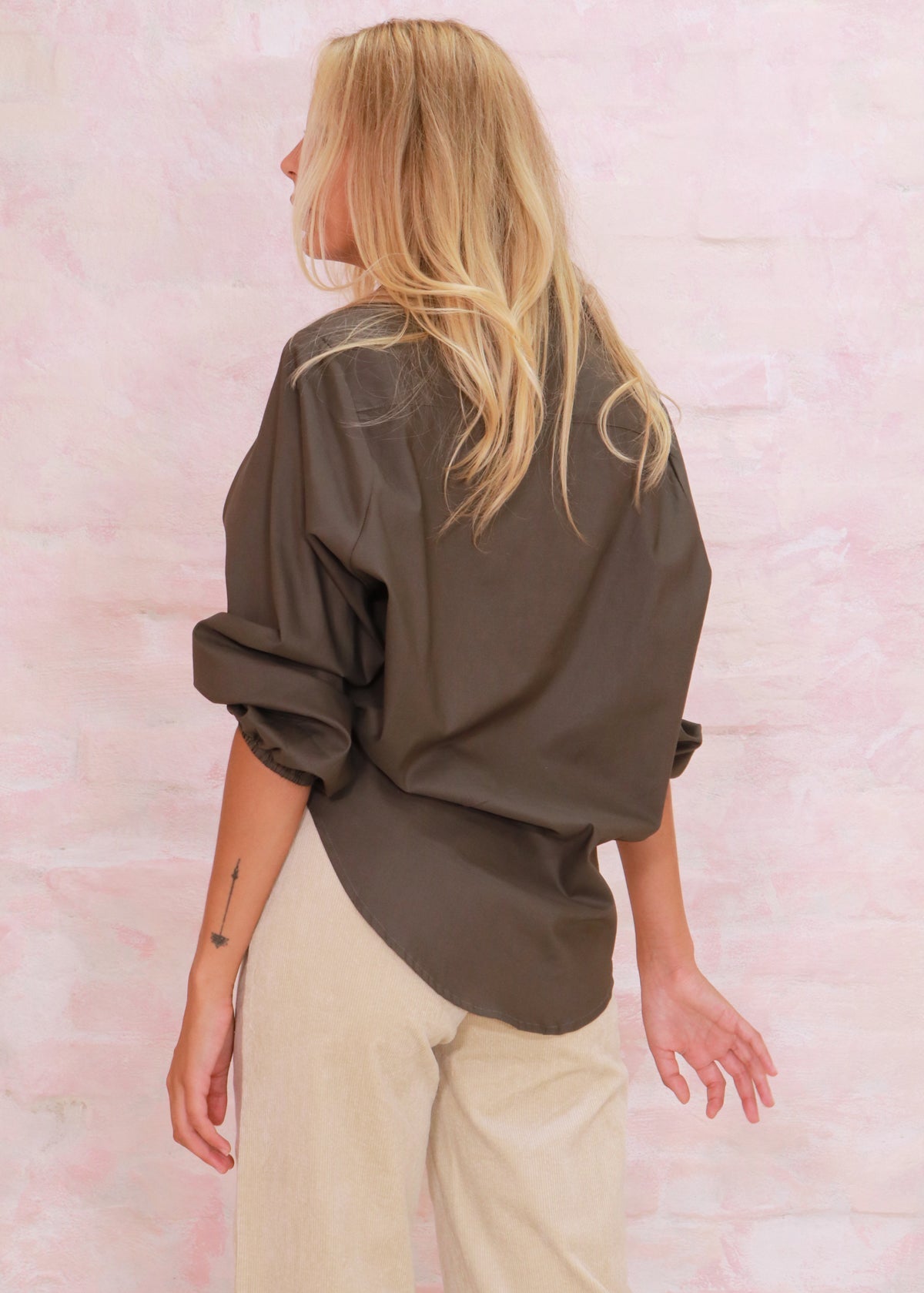 Chic women's shirt in Khaki